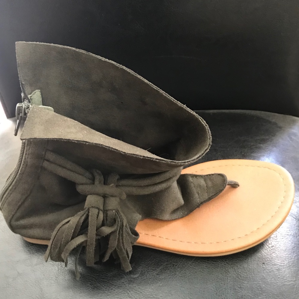 Sandal with ankles suede detail